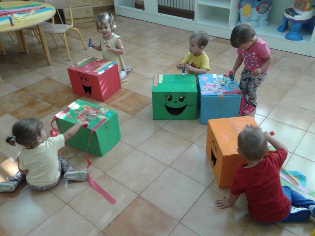 La Ruella se prepara para La SantaHan elaborado su propia comparsa de gigantes y cabezudos trabajando la unidad didáctica dedicada a las Fiestas que incluye otros elementos relacionados como la música