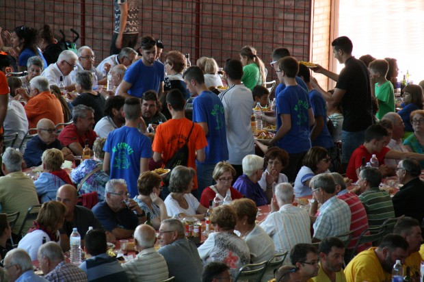 Una paella popular reúne a más de 700 mequinenzanos 