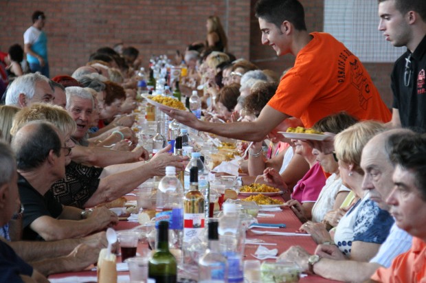 Una paella popular reúne a más de 700 mequinenzanos 