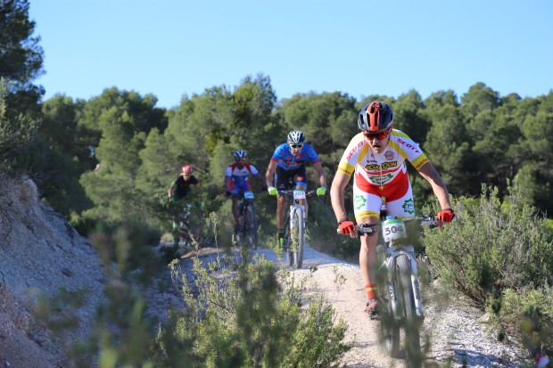 En la ruta corta los vencedores han sido Kiko Griñó, del Club Ciclista Mequinenza, y Verónica Pons. Andrés Sisó y Carolina Sánchez son los líderes del V Open de Aragón XCM tras la disputa de la tercera prueba puntuable